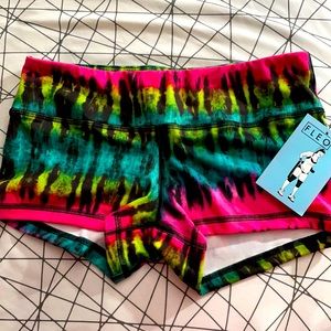 💥 FLEO 💥 size medium shorts. BNWT.